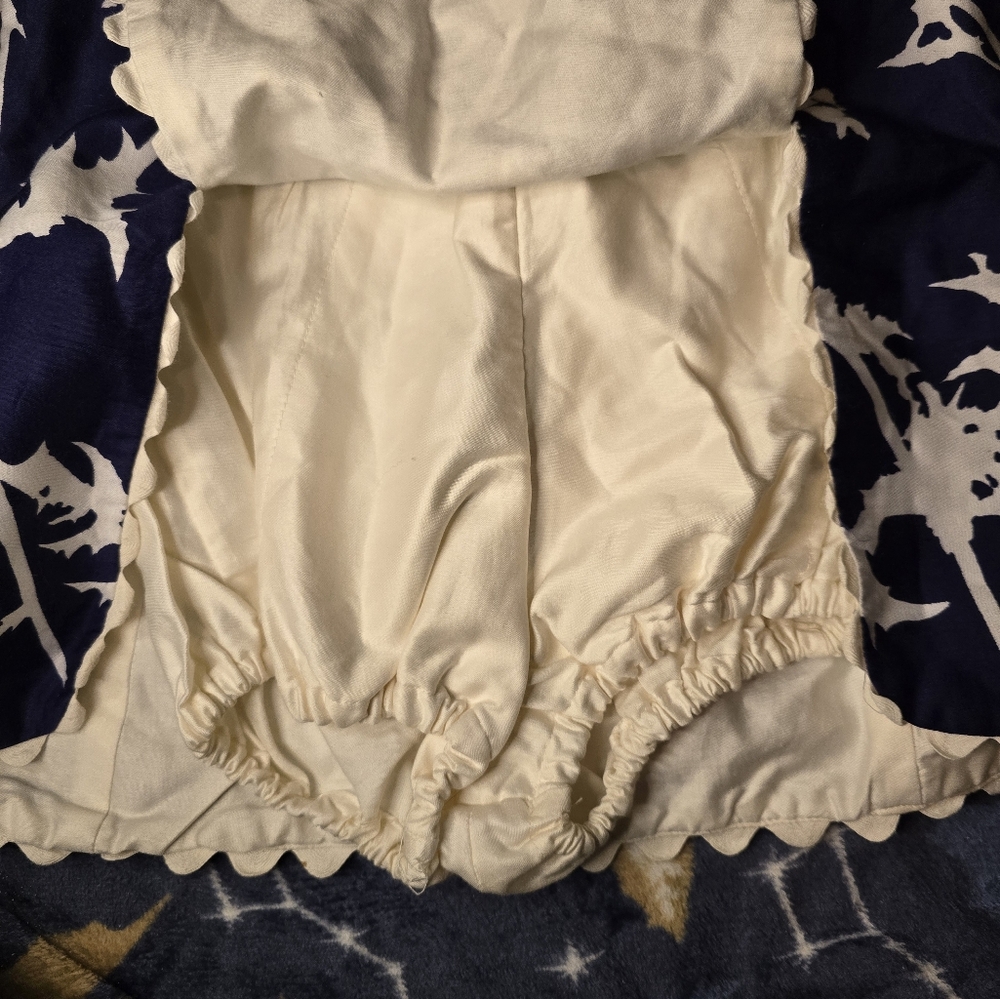 Bonwit Teller Vintage Blue & White Floral & Branch Pattern Playsuit, Size 10 - Picture 2 of 4